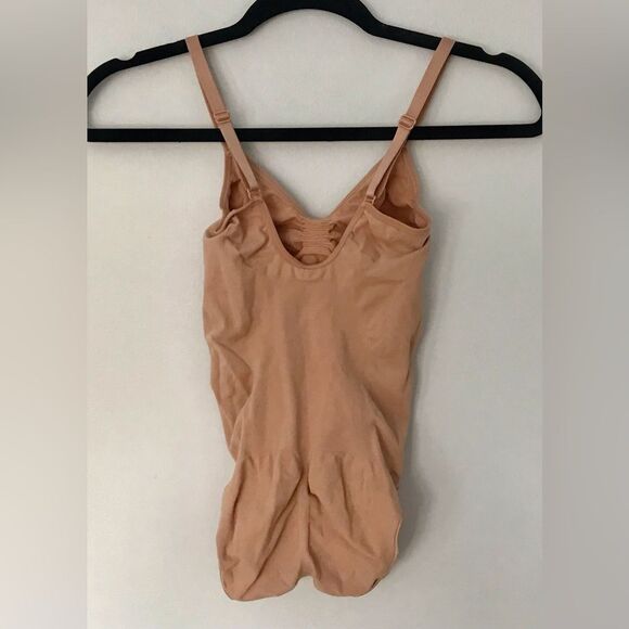 Skims Seamless Sculpt Brief Bodysuit - Picture 6 of 8